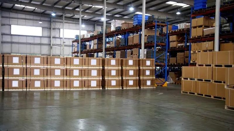 钢托盘与塑料托盘：出口物流中的选材考量
